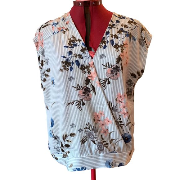 MELISSA NEPTON-  sleeveless faux wrap blouse white - blue pink flowers - large - Picture 2 of 10